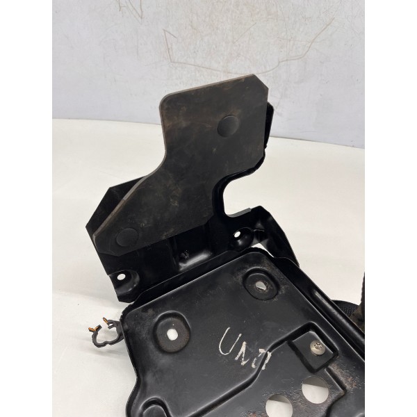 Base Suporte Caixa Bateria Fiat Palio 2013 A 2016