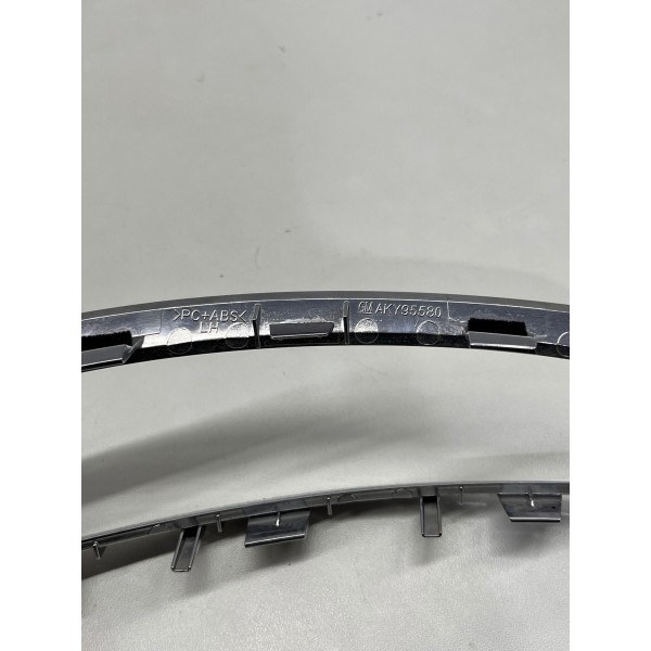 Moldura Ld\direito Chevrolet Tracker 2013 A 2016