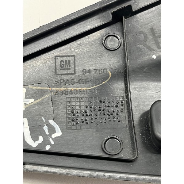 Moldura Retrovisor Direito Chevrolet Onix 2013 A 2019