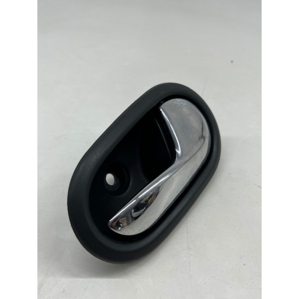 Maçaneta Interna Dianteiro Direito Sendeiro 2015 A 2018