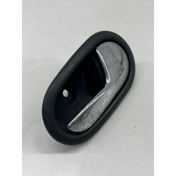 Maçaneta Puxador Traseiro Direito Renault Sandero 2015 A2018