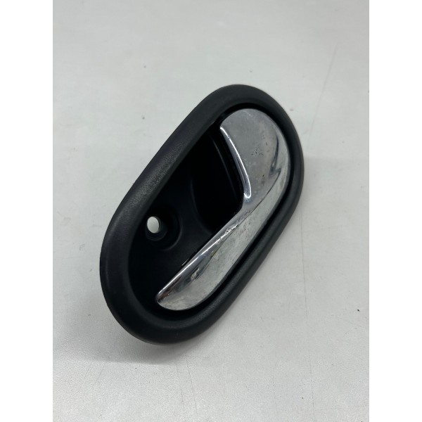 Maçaneta Puxador Traseiro Direito Renault Sandero 2015 A2018