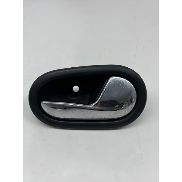 Maçaneta Puxador Traseiro Direito Renault Sandero 2015 A2018