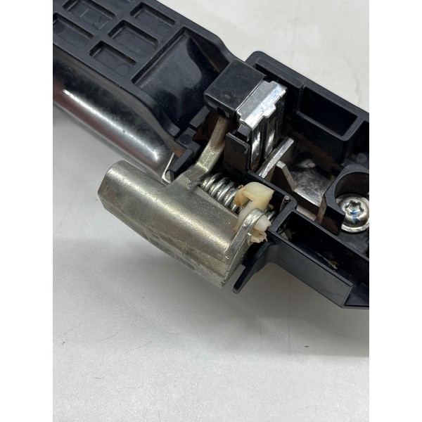 Maçaneta Externa Tras. Esqu. Mitsubishi Dakar 2011 A 2014