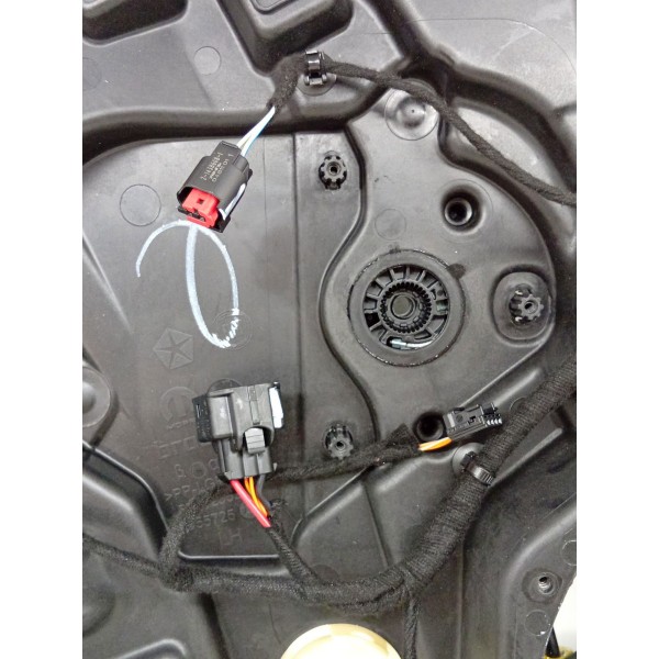 Maquina De Vidro Traseira Esquerda Ram Rampage 2024 A 2025