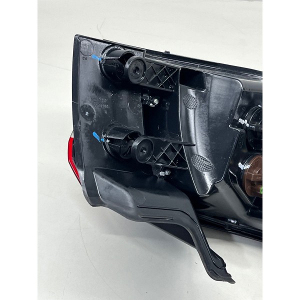 Lanterna Canto Direito Tiggo 8 Pro 2025