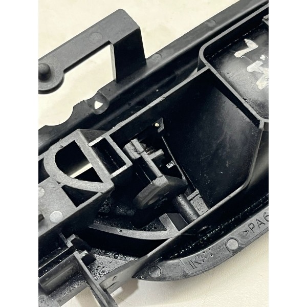 Maçaneta Inte. Tras. Esquerda  Volkswagen Amarok 2018 A 2022