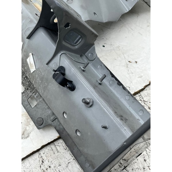 Longarina Ponteira Caixa Roda Esquerda Ram Rampage 2025