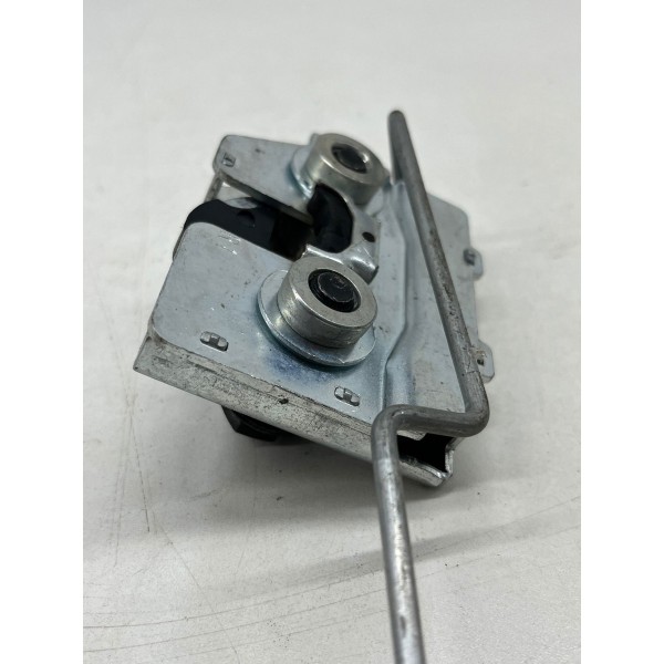 Fechadura Trava Encosto Banco Traseiro Gm Onix 2013 A 2019
