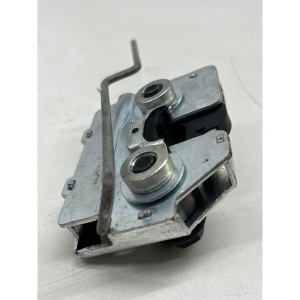 Fechadura Trava Encosto Banco Traseiro Gm Onix 2013 A 2019