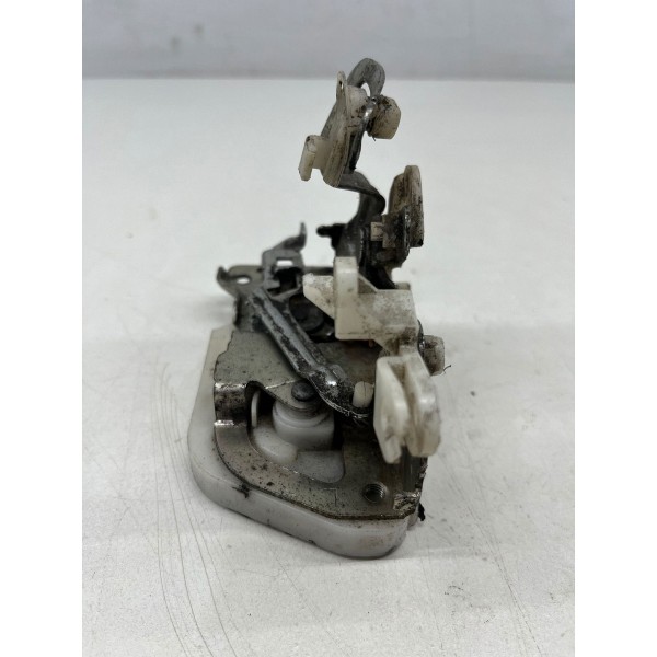 Fechadura Traseira Esquerda Pajero Tr4 1999 A 2014