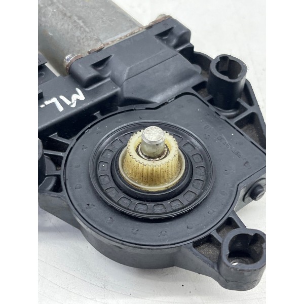 Motor Vidro Traseiro Esquerdo Volkswagen Golf 2002 A 2006