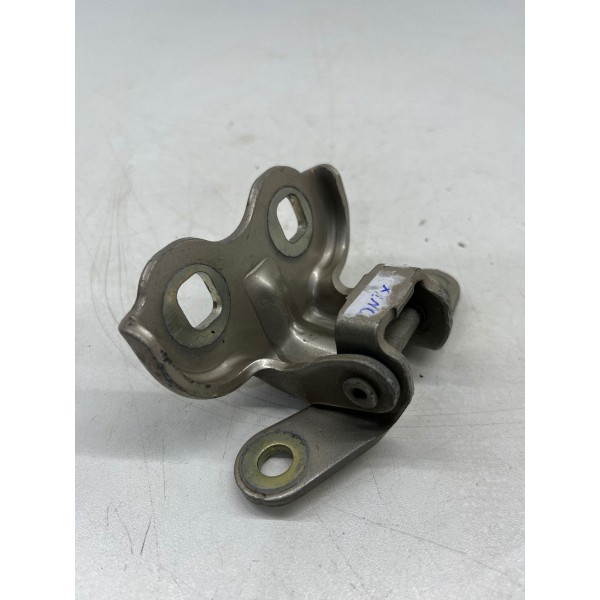 Dobradiça Traseira Dir.  Chevrolet Tracker 2020 A 2023