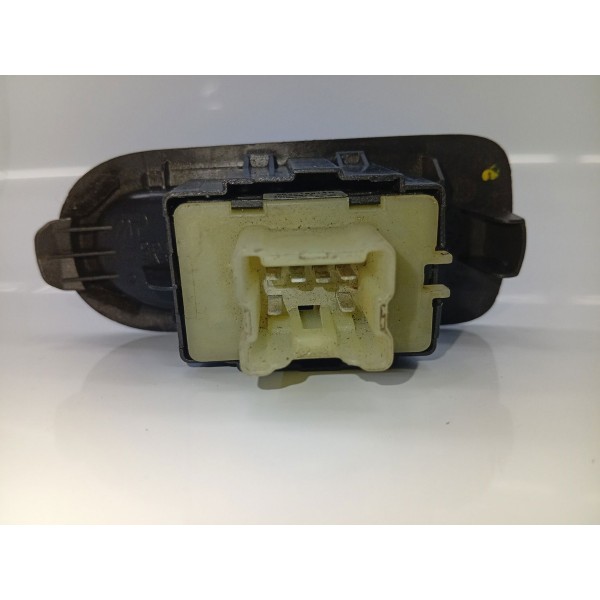 Botão Porta Traseira Esquerda Renault Duster 2017 A 2019