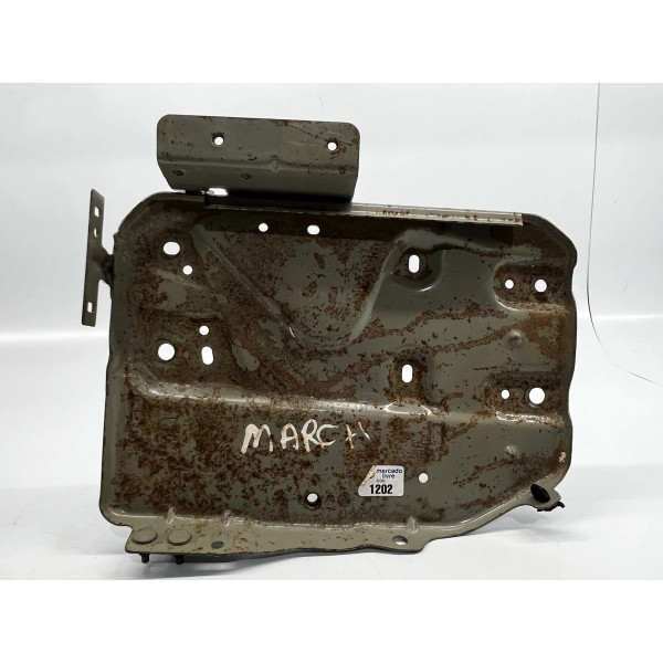 Suporte Base Moldura Bateria Nissan March 2011