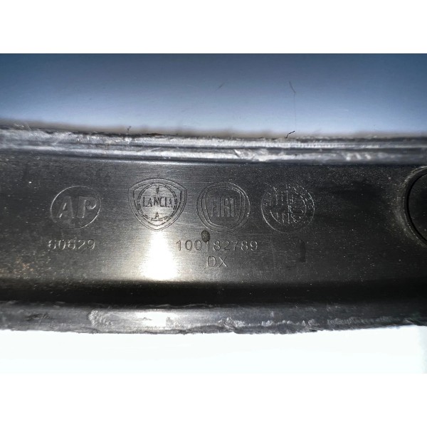 Moldura Paralama Dianteiro Direito Fiat Uno 2011 A 2014