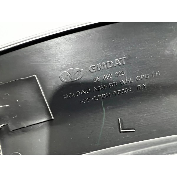 Moldura Paralama Tras. Esqu. Chevrolet Captiva 2007 A 2017