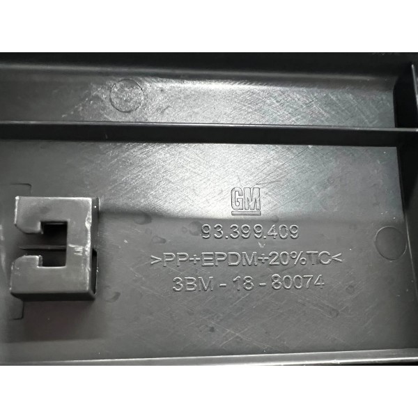 Acabamento Interno Vidro Tras Chevrolet Montana 2011 A 2018 Preto