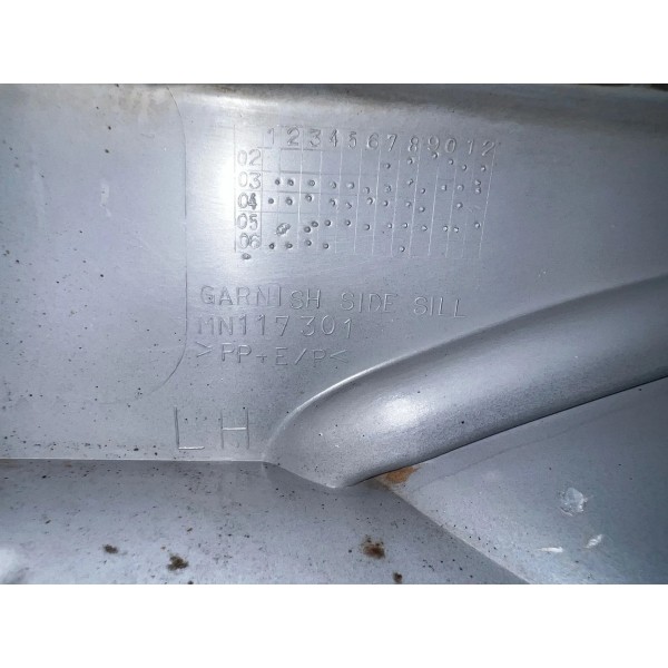 Spoiler Saia Lateral Direita  Mitsubishi Pajero 2001 A 2007