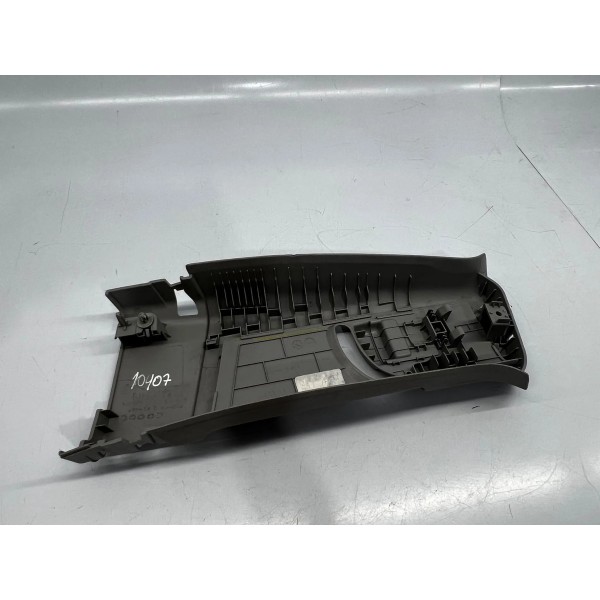 Acabamento Direito Chevrolet Tracker 2017 A 2019