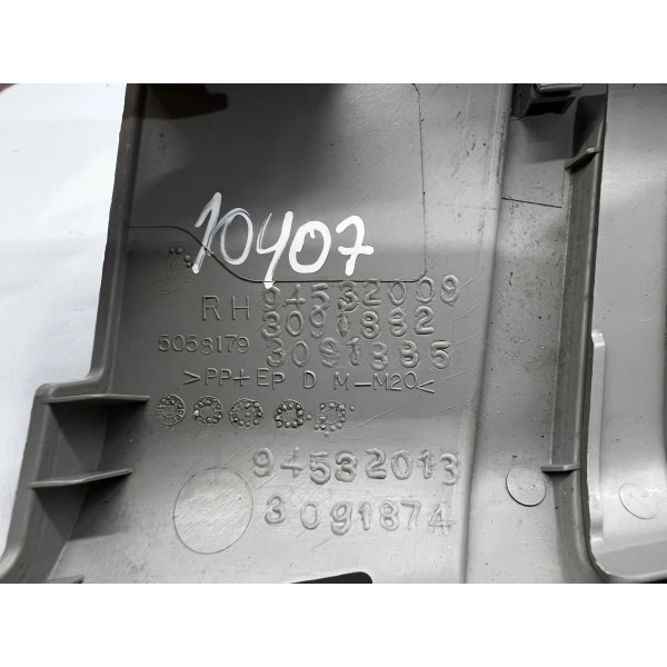 Acabamento Direito Chevrolet Tracker 2017 A 2019