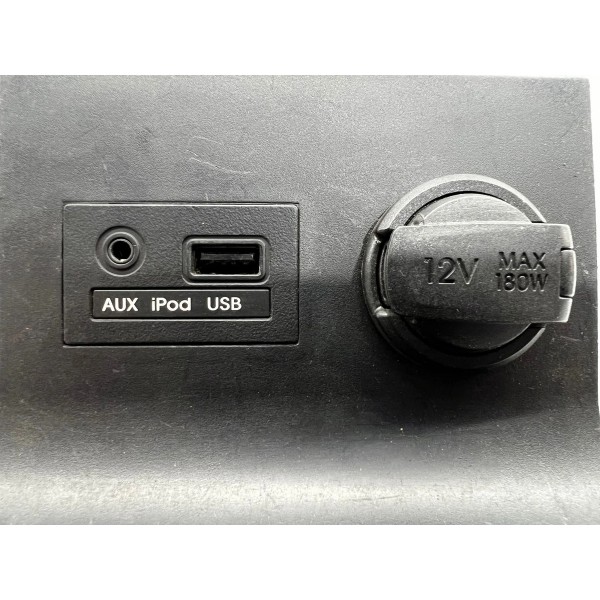 Moldura Central Painel Usb 12v Hyundai Hb20  2012 A 2019