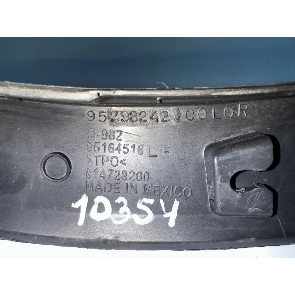 Moldura Lateral Traseira Direita Chevrolet Tracker 2015