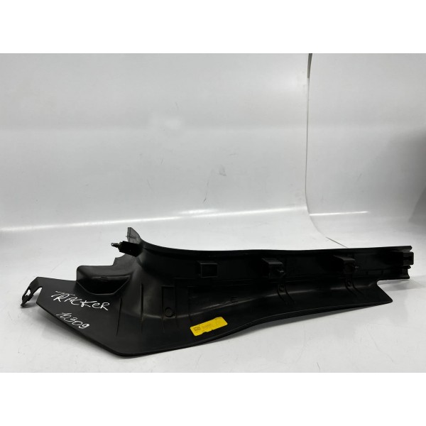 Soleira Porta Dianteira Esquerda Chevrolet Tracker 2017