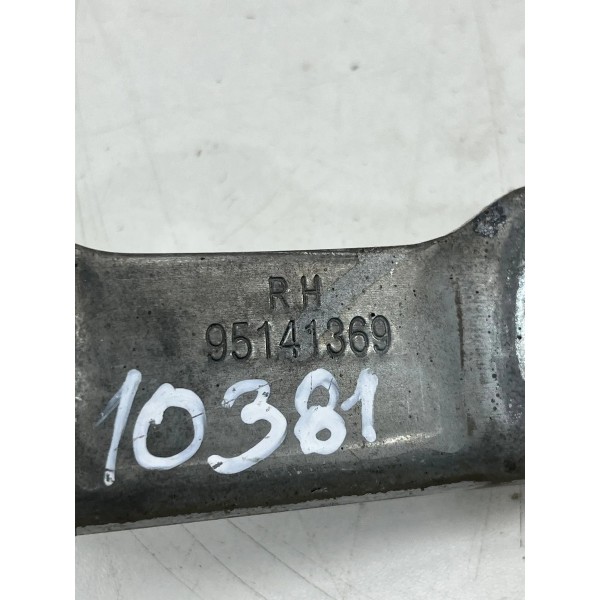 Dobradiça Do Capô Esquerdo Chevrolet Tracker 2012 A 2016